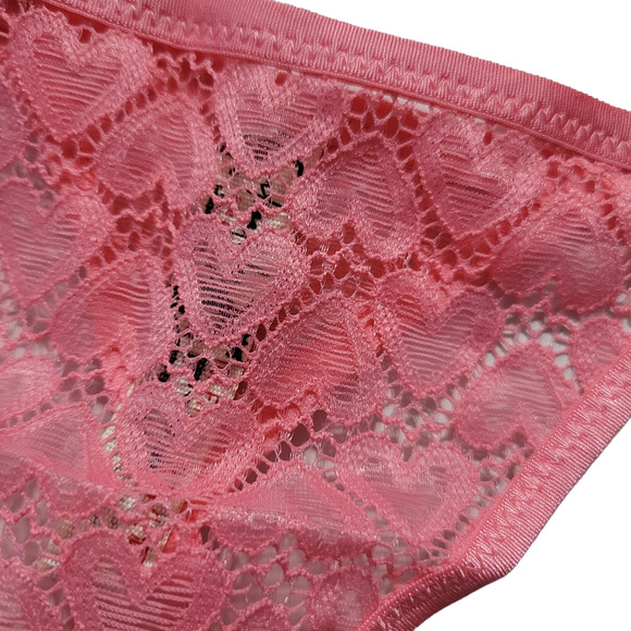 NWT FP Intimately 2 Piece Kelly Set Pink Ruby Lace Hearts Bra Thong Size Medium - Picture 2 of 7
